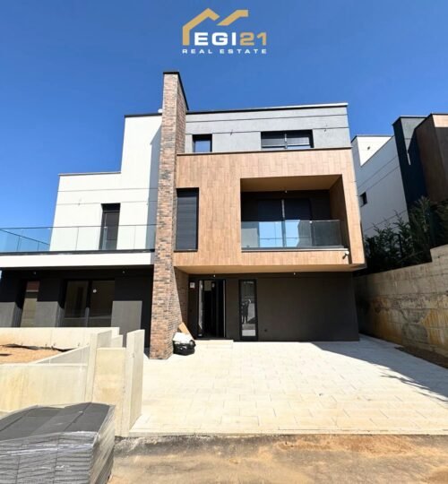 Shtëpi 305m² +70m² për SHITJE, Matiqan