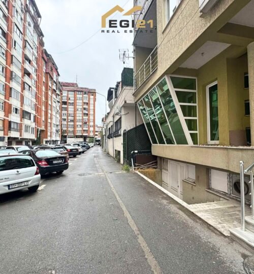 Lokal 70m² për QIRA, Pejton