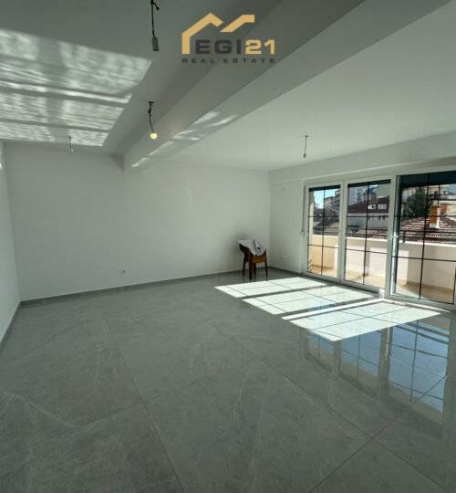 Zyrë 85.6m² për QIRA, Tophane