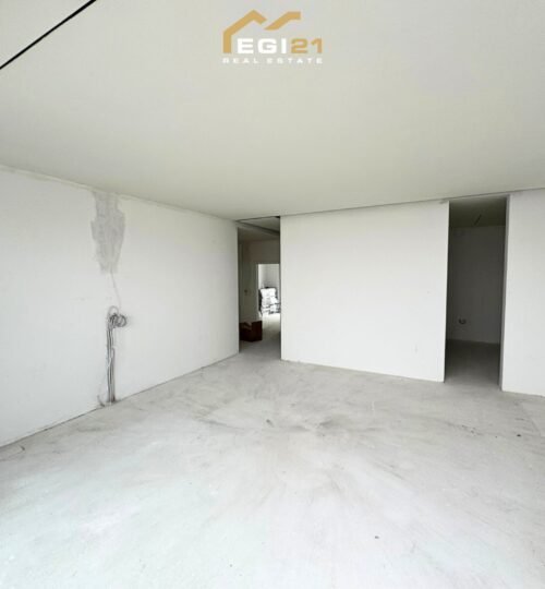 Penthouse 105.84m² + 31.82m² terrasa për SHITJE, Tophane